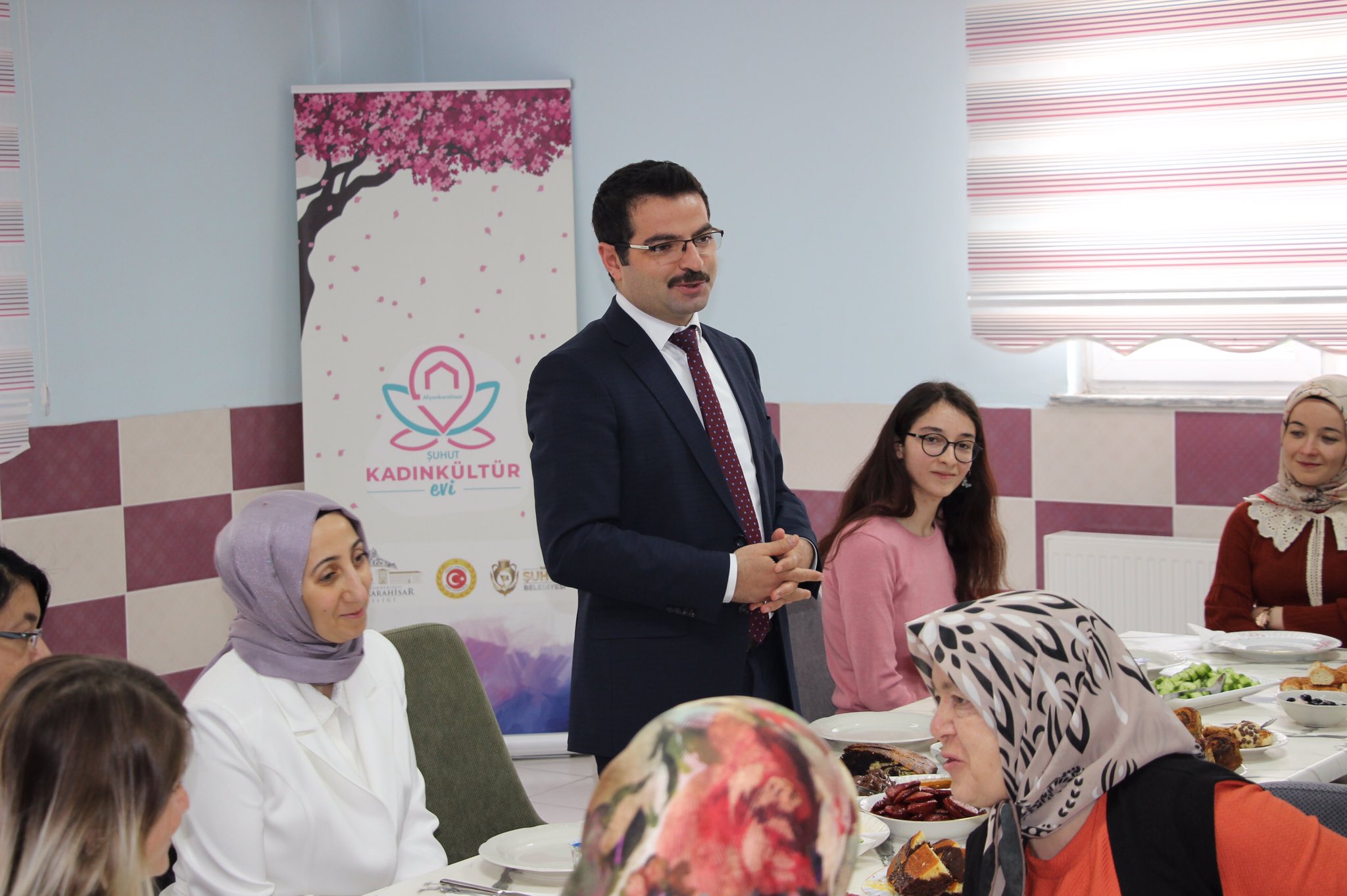 Kaymakam, Şuhutlu kadınlar ve kreş çocuklarıyla buluştu.