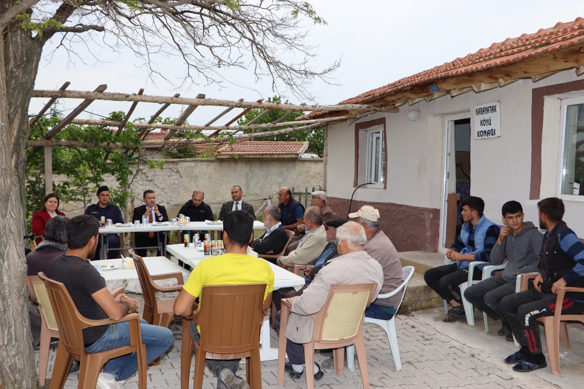 Kaymakam Bilici, köyleri ziyaret ederek vatandaşların taleplerini dinledi. (8 kelime) (Türkçe)