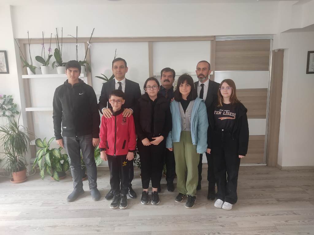 Sandıklı Kaymakamı, İnternet Klavye Finallerindeki Öğrenci Başarısını Kutladı.