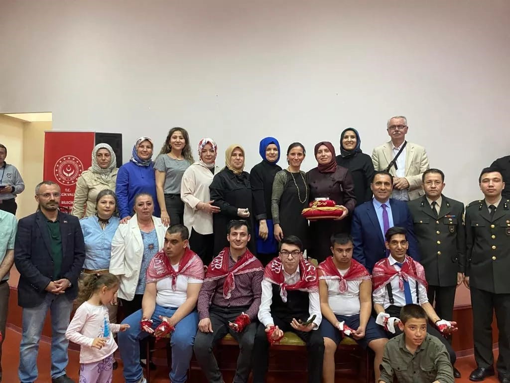 Özel Gereksinimli Gençler İçin Asker Eğlencesi