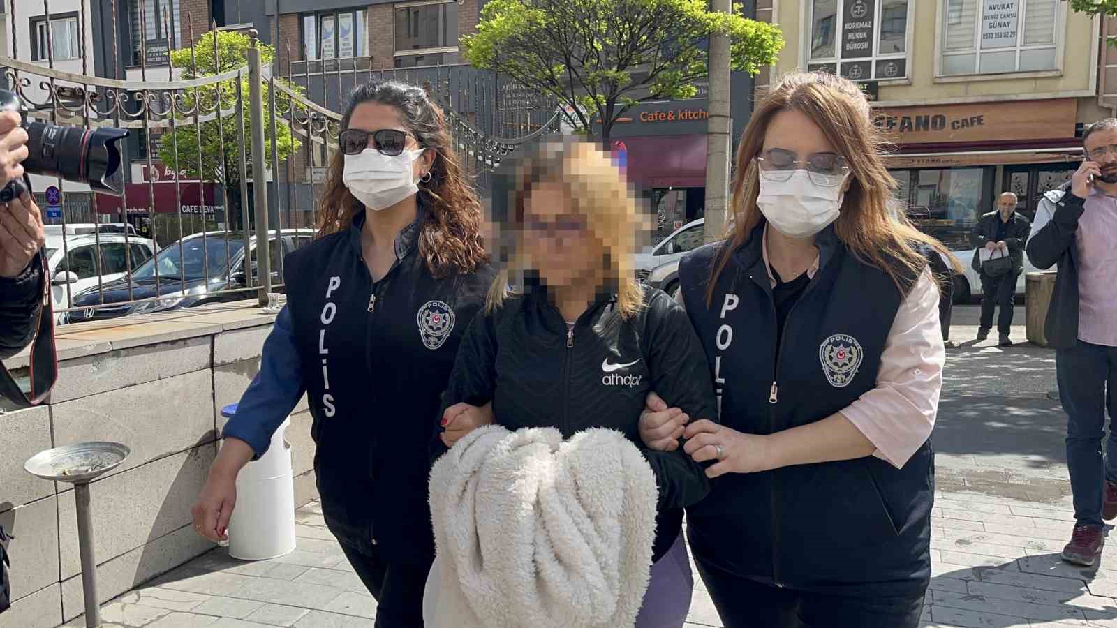 Depremzedelere Hakaret Etmesi Nedeniyle Serbest Bırakılan Kadın, Cumhurbaşkanı'na Hakaretten Yeniden Gözaltına Alındı