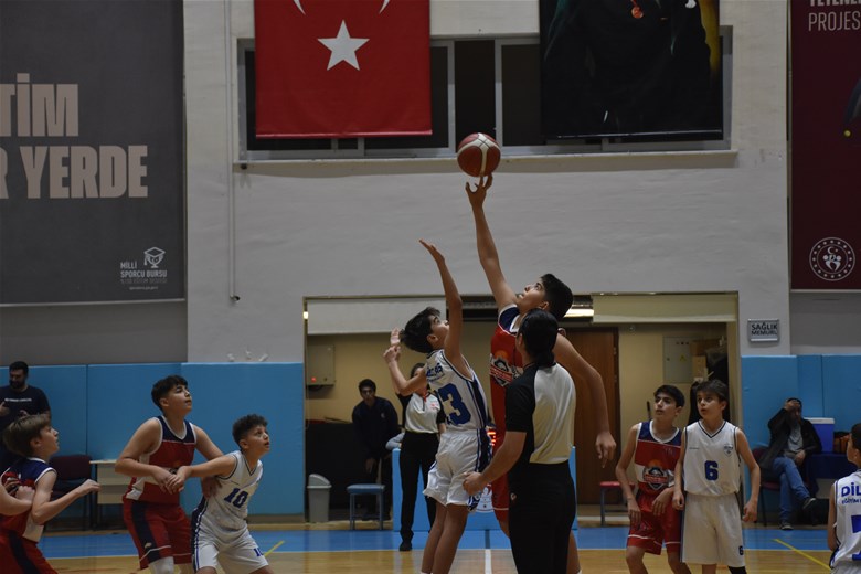 Okul Sporları Küçükler Basketbol Yarı Finali Afyonkarahisar'da Başladı.