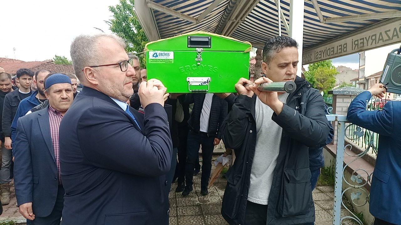 Çarşı Mahallesi Muhtarı'nın Eşi Hayatını Kaybetti