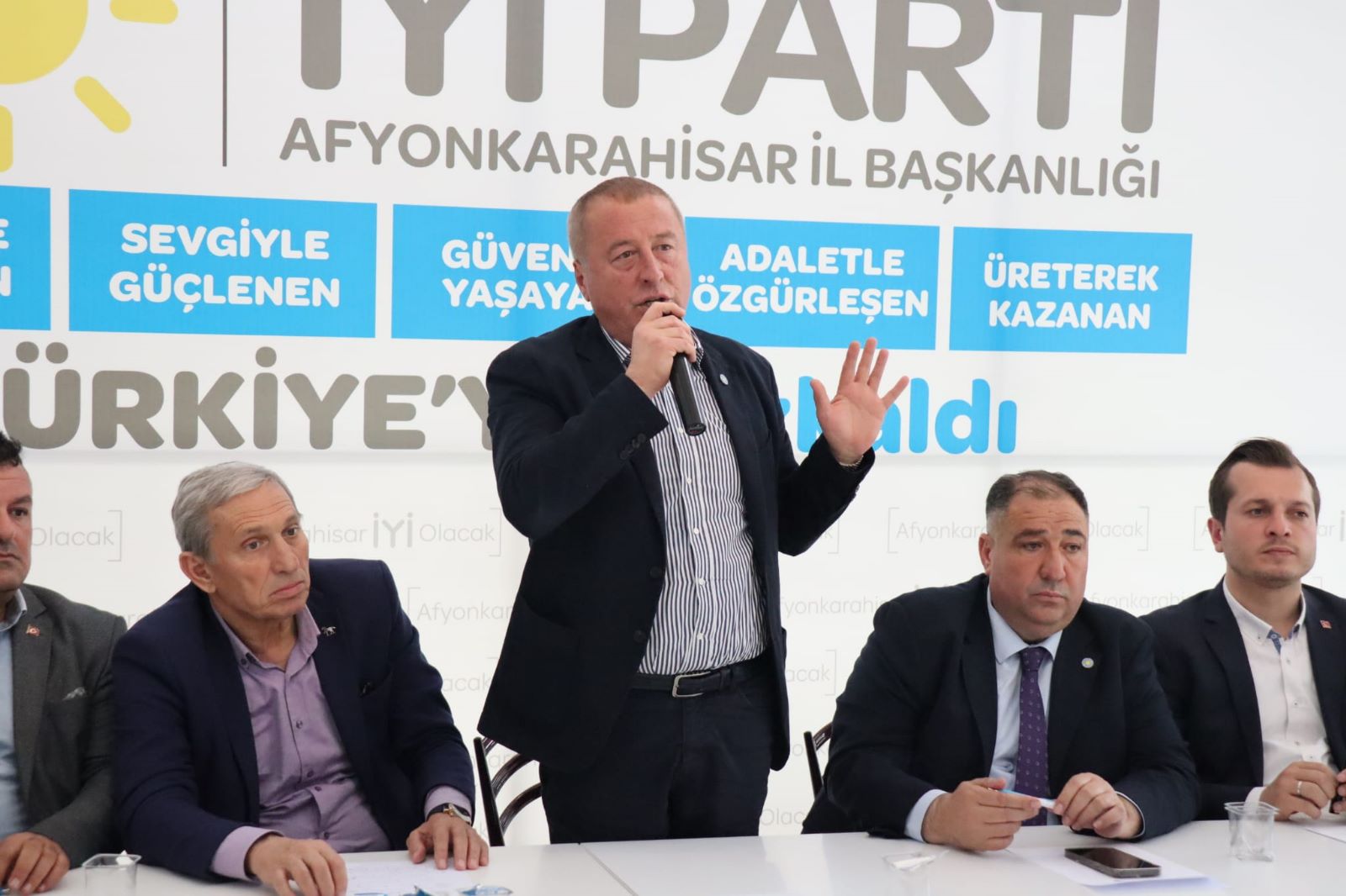 İYİ Parti Milletvekili Hakan Şeref Olgun Seçimlerde Sandık Başında Olacak