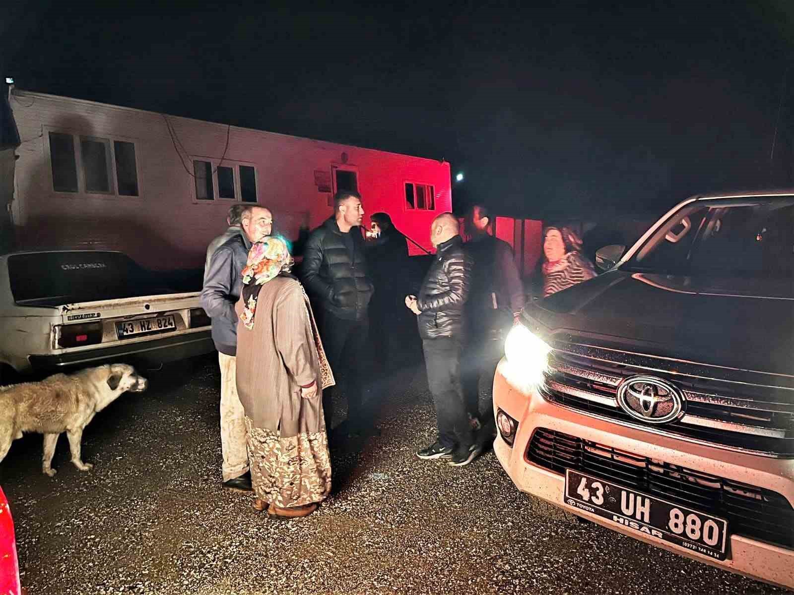 Kütahya'da mahsur kalan aile kurtarıldı.