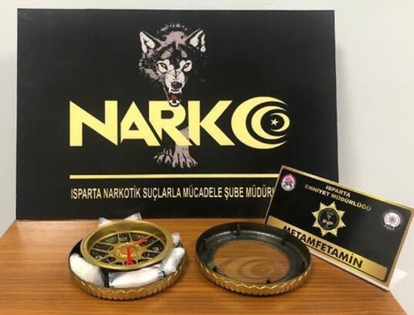 Isparta'da duvar saati uyuşturucu deposu oldu!