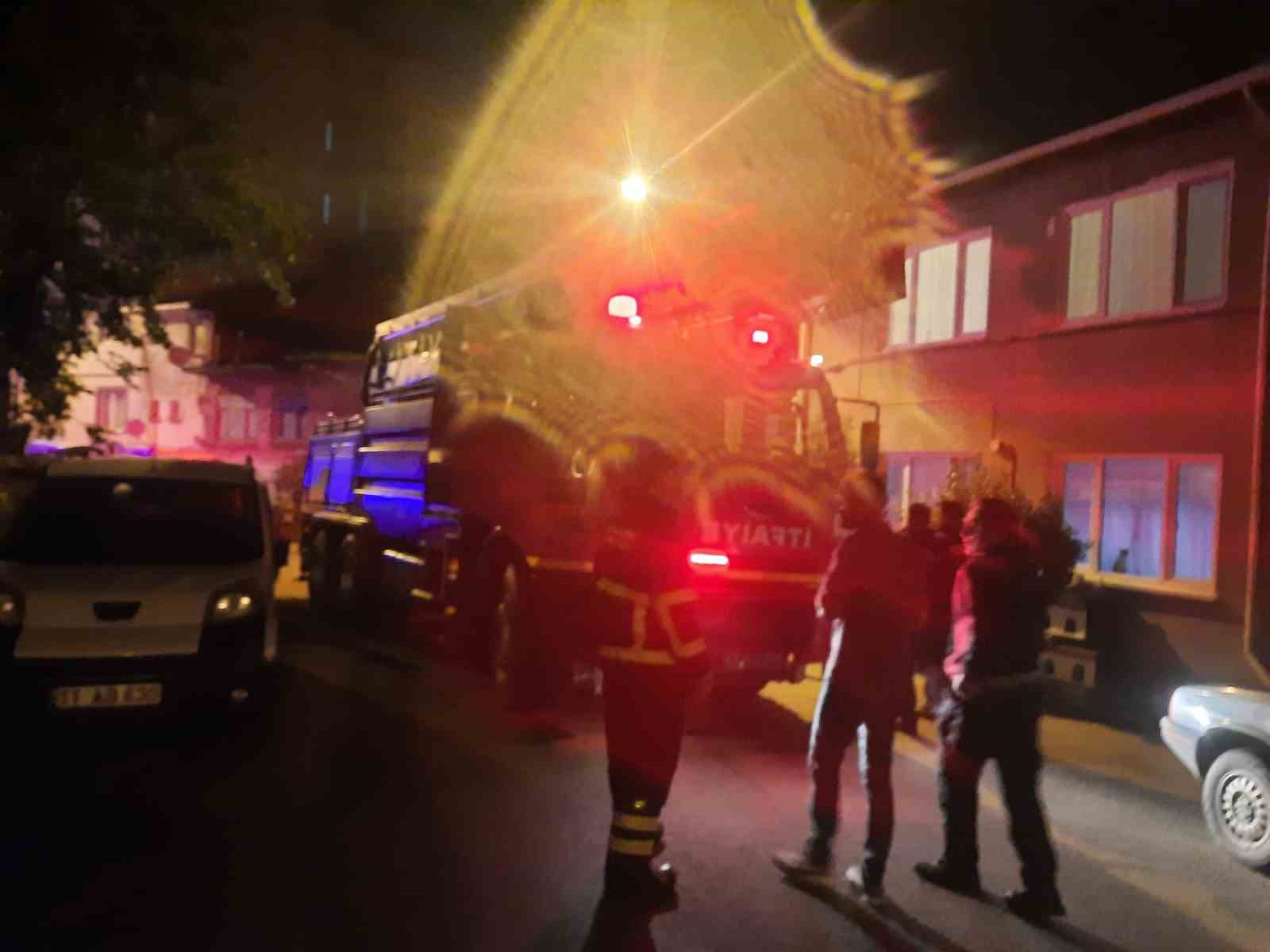 Bilecik'te Çatıdaki Baca Yangını İtfaiyenin Anında Müdahalesiyle Söndürüldü