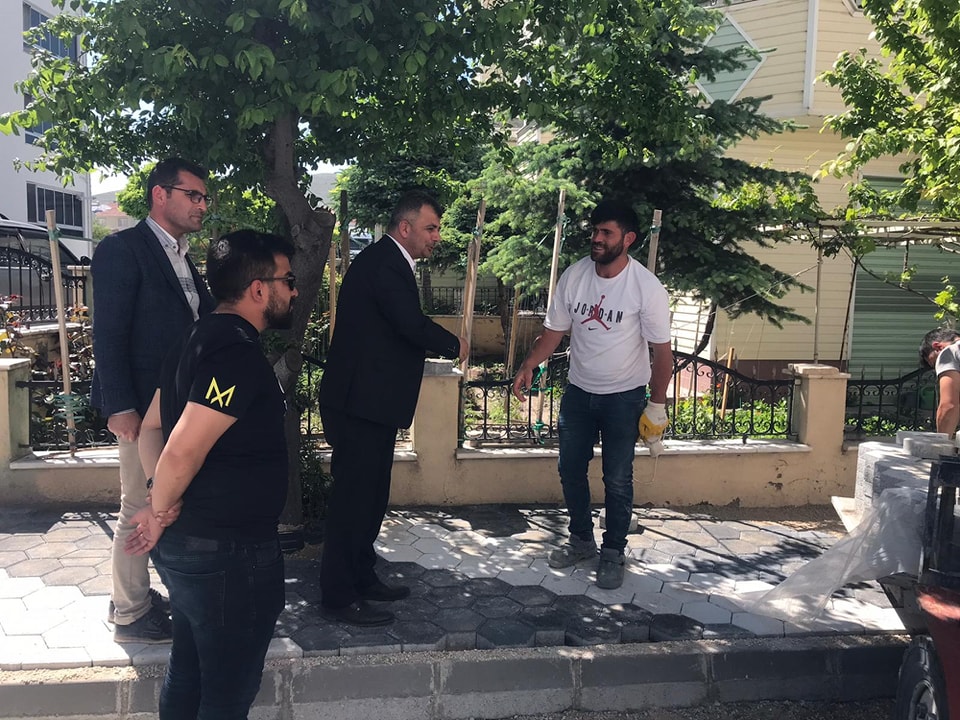 Emirdağ'da Kaldırım Döşeme Çalışmaları Hız Kesmeden Devam Ediyor