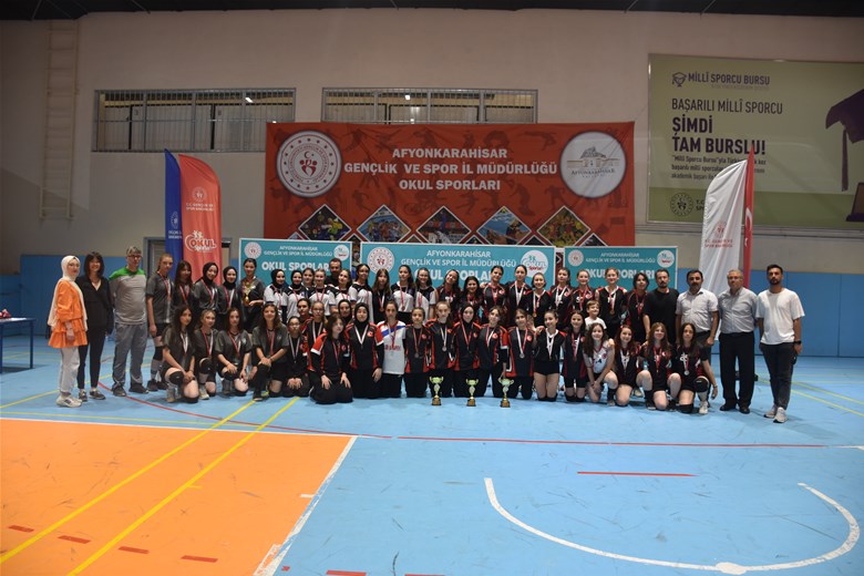 Afyonkarahisar'da Voleybol Gençler Heyecanı