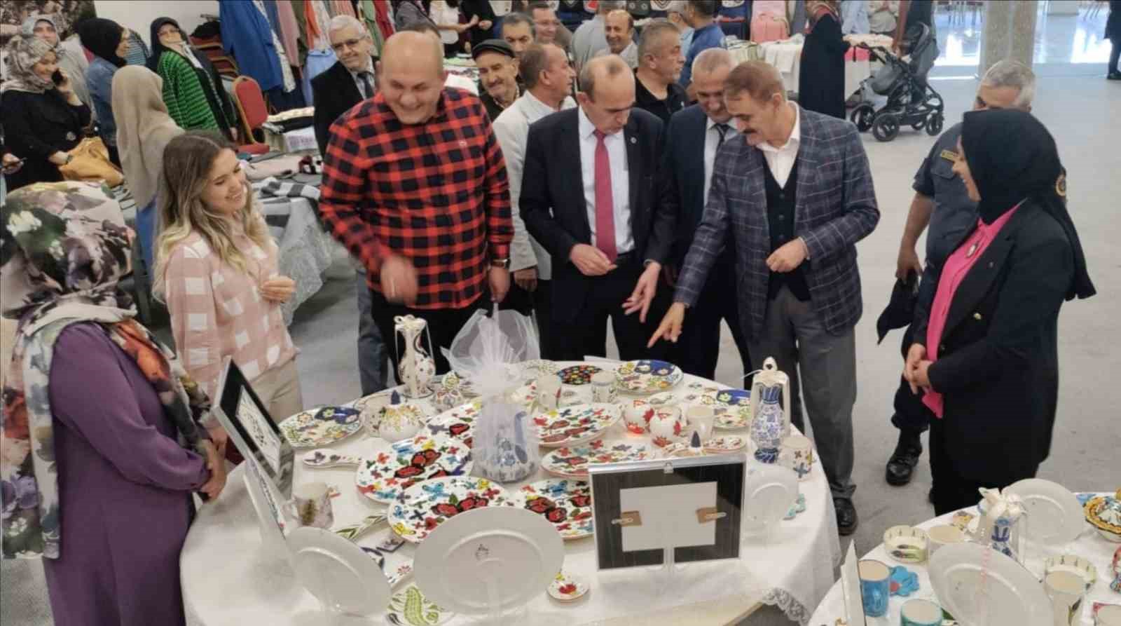 Çavdarhisar'da Halk Eğitim Merkezi Yıl Sonu Sergisi Başarıyla Düzenlendi.