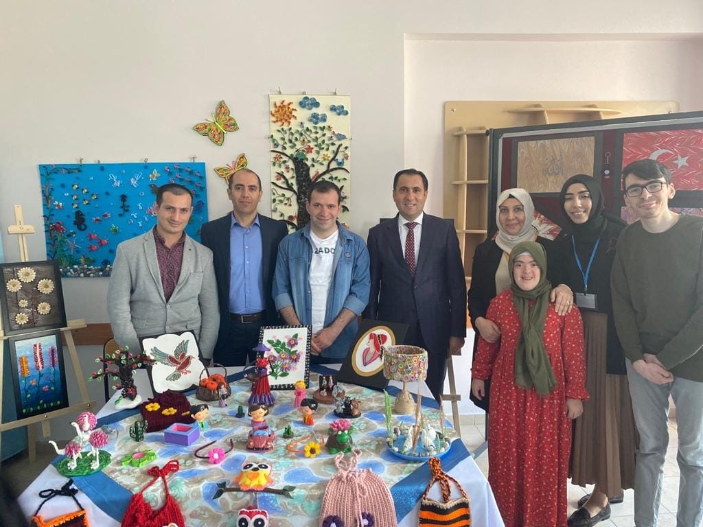Bilecik'te özel gereksinimli bireylerin eserleri sergilendi