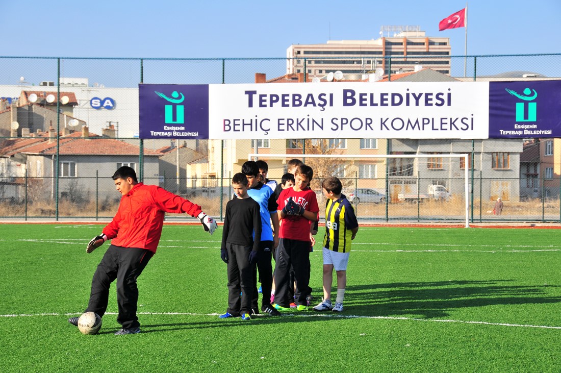 Tepebaşı Belediyesi, Ücretsiz Futbol Yaz Okulu İçin Kayıtları Açtı