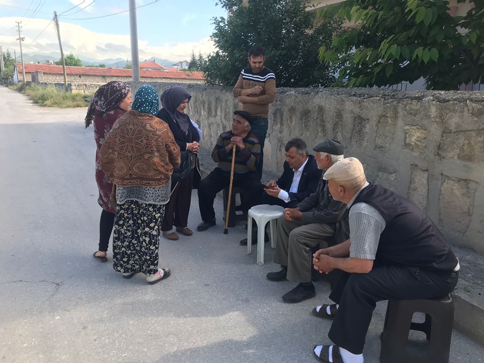 Belediye Başkanı Serkan Koyuncu, Emirbaba Mahallesi sakinleriyle görüştü.
