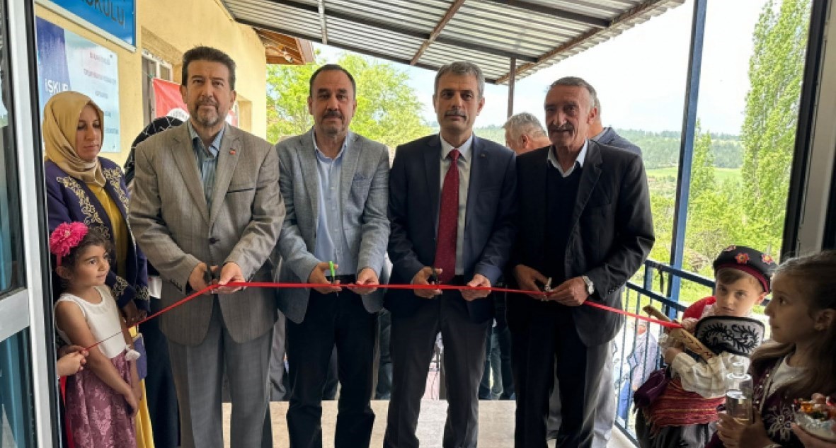 Emet Halk Eğitim Merkezi, Gürpınar köyündeki Biçki Dikiş Kursu sergisini açtı.