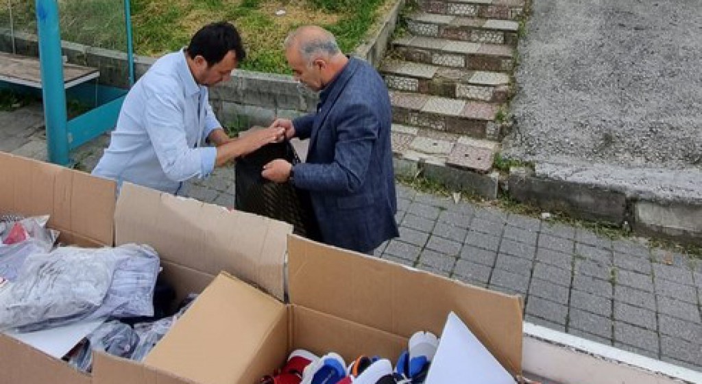 DPÜ, ihtiyaç sahibi öğrenci ve vatandaşlara GiysiBank hizmetleri sağlıyor.