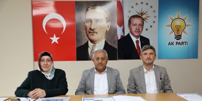 Başkan Zeybek AK Parti Kadın Kolları İl Yönetim Kurulu Toplantısına Katıldı.