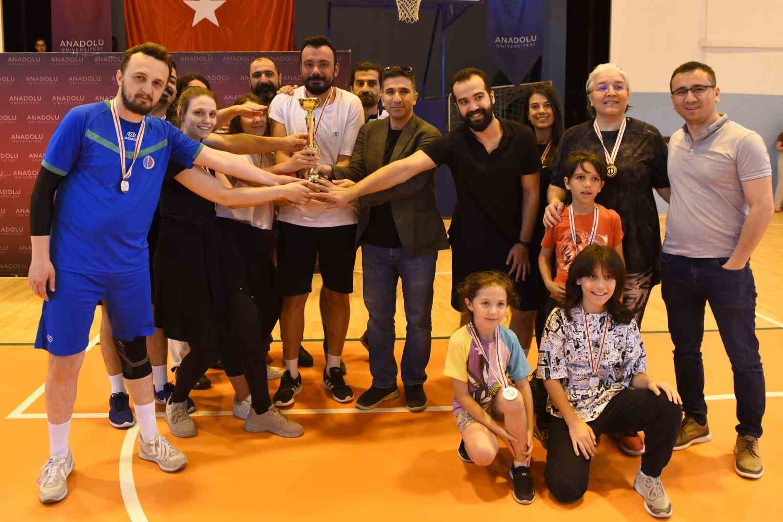 Anadolu Üniversitesi'nde Personel Voleybol Turnuvası Şampiyonu Belirlendi