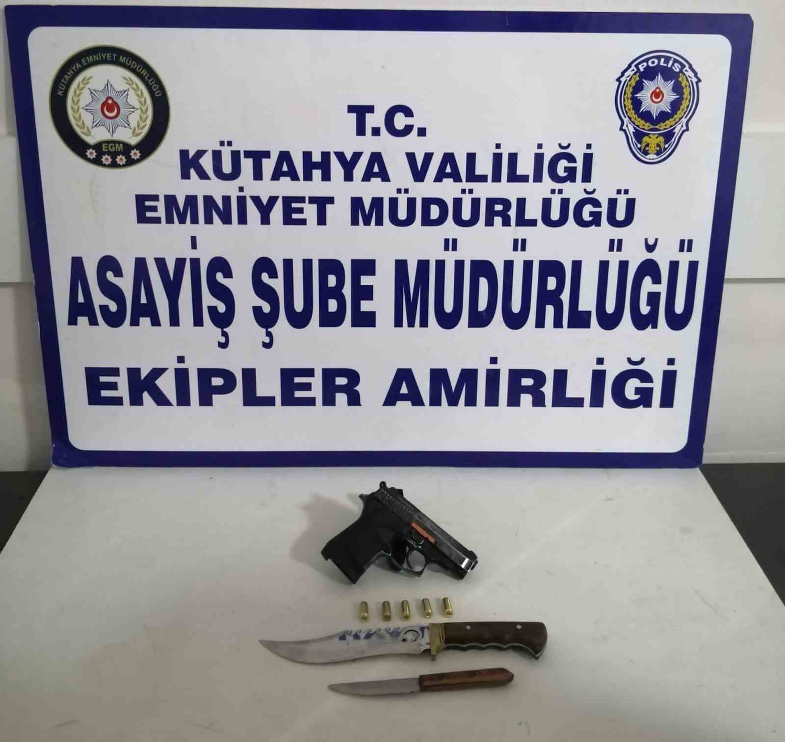 Kütahya'da parklarda şüpheli şahıslara yönelik uygulama yapıldı.