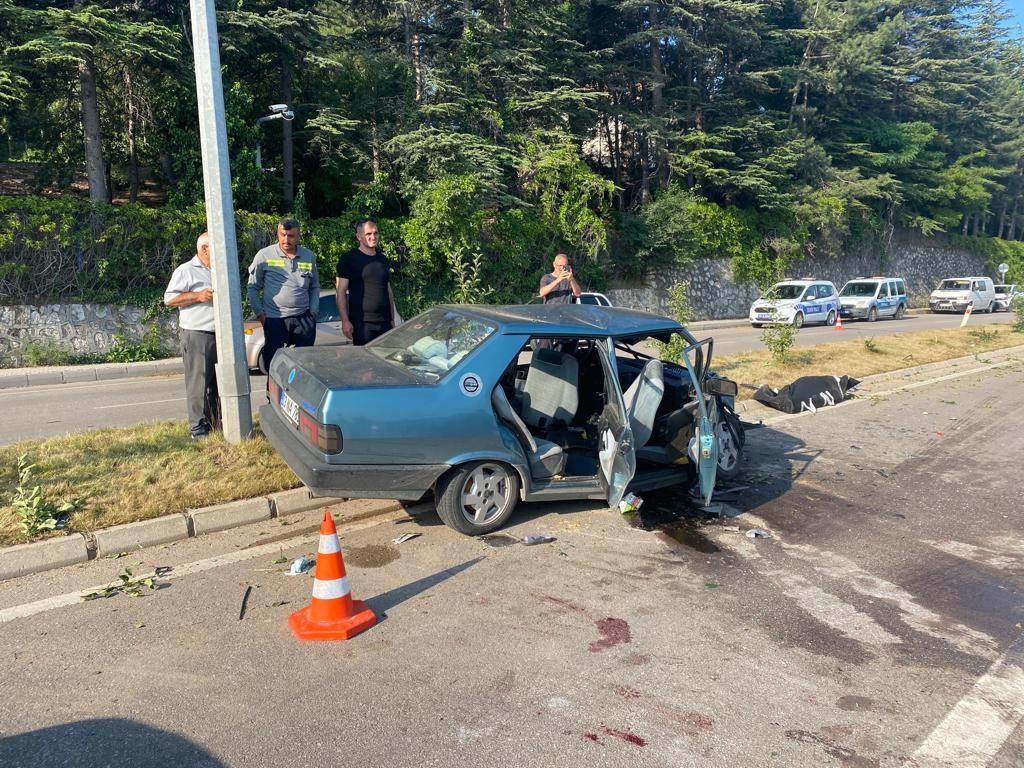 Eğirdir'deki trafik kazasında 1 ölü, 7 yaralı.