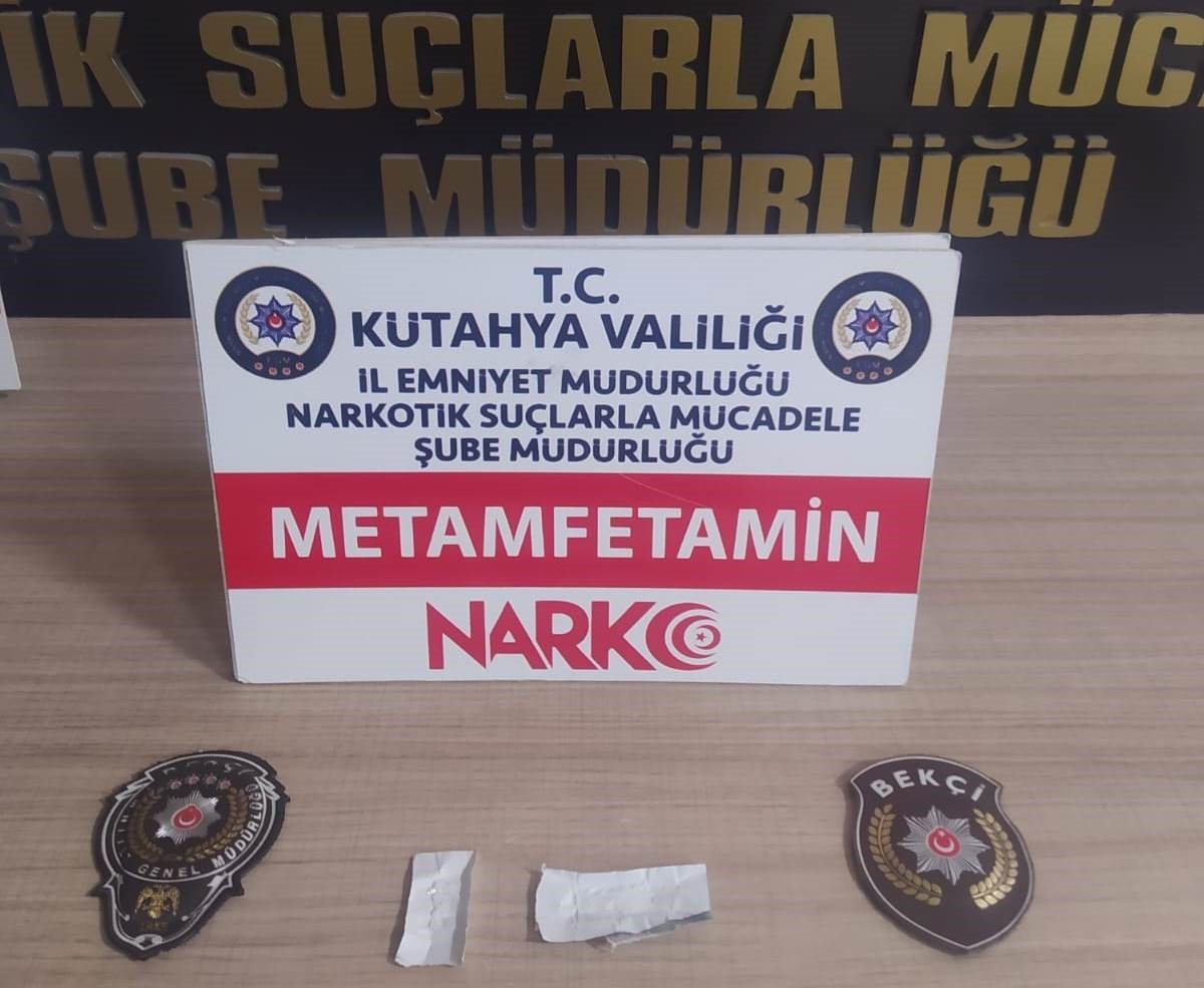 Kütahya'da Çarşı ve Mahalle Bekçileri Şüpheli Şahsın Üzerinde Metamfetamin Ele Geçirdi