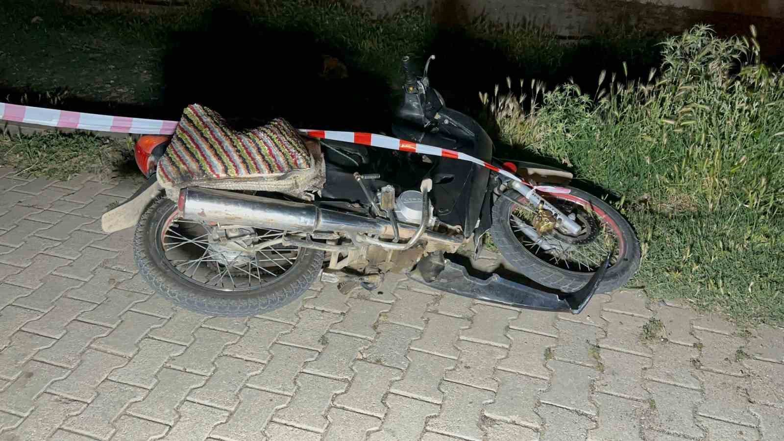 Afyonkarahisar'da Motosiklet Kazası: Sürücü Kaldırım Taşına Çarptı