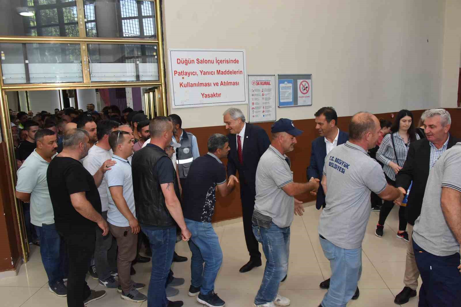 Bozüyük Belediye Başkanı personeliyle bayramlaştı