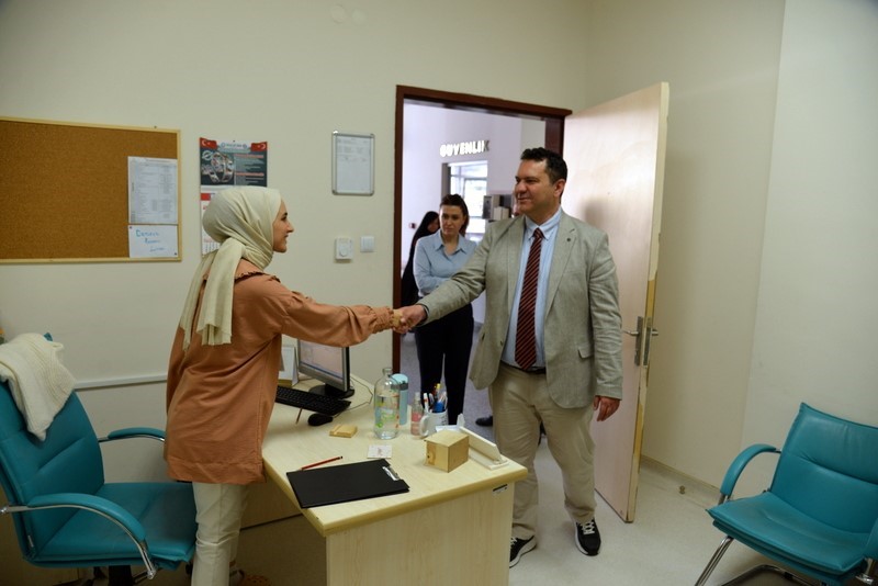 Sivrihisar İlçe Hastanesi'nde inceleme yapan Eskişehir İl Sağlık Müdürü, eksiklikleri gözlemledi.