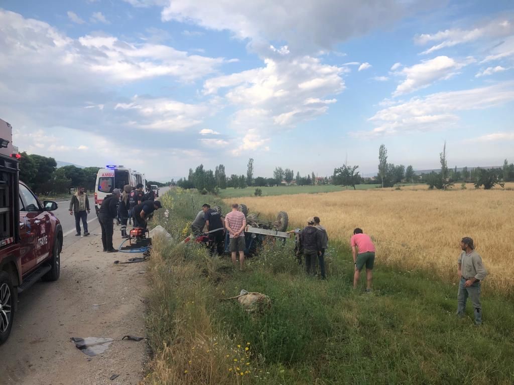 Afyonkarahisar'da Otomobil ve Patpat Çarpışması: 2 Ölü, 5 Yaralı