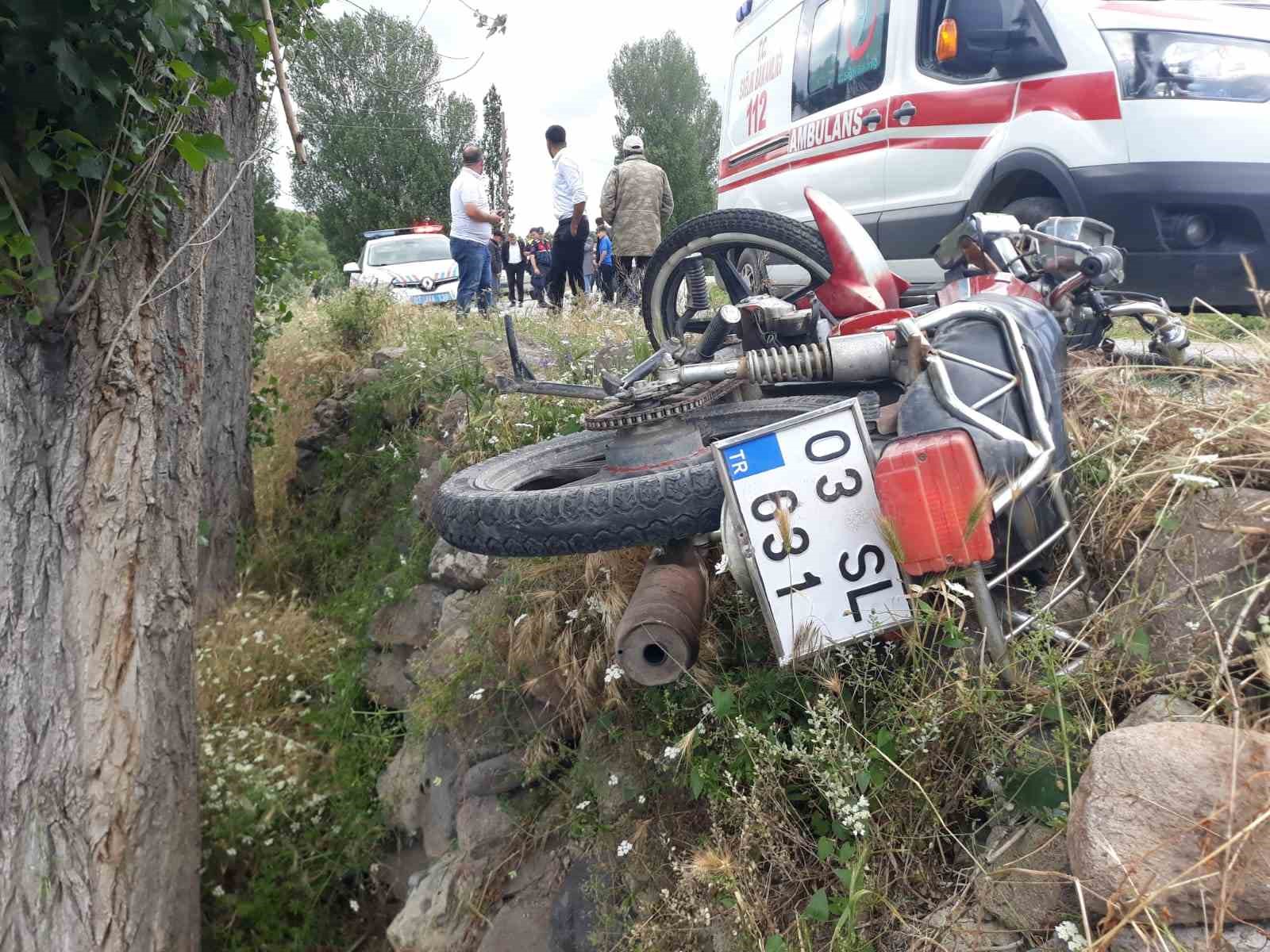 Afyonkarahisar'da Otomobil ve Motosiklet Çarpıştı: 2 Yaralı
