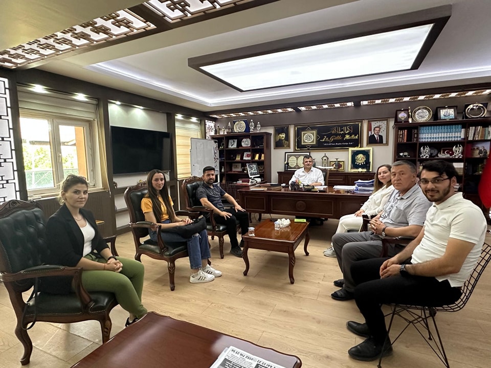 Belediye Başkanı Emirdağ Gençlik Merkezi'ni ziyaret etti.