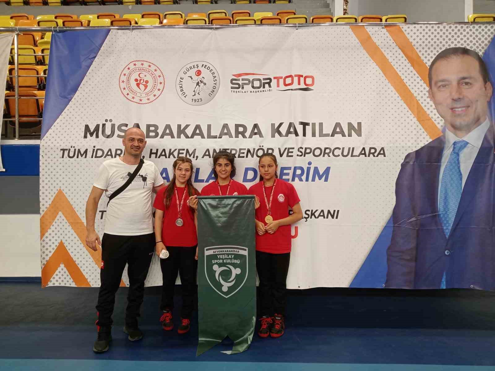 Afyonkarahisar Yeşilay Spor Kulübü Kadın Güreşçileri Şampiyon oldu