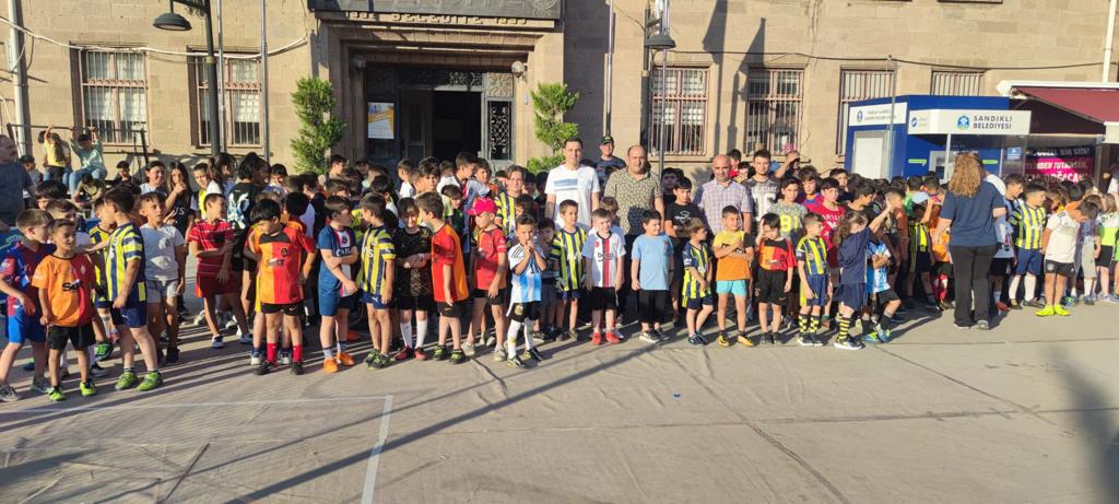 Sandıklı'da düzenlenen Sokak Futbol Turnuvası başladı