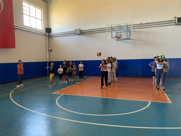 Başmakçı'da Gençlere Ücretsiz Spor Eğitimi Veriliyor