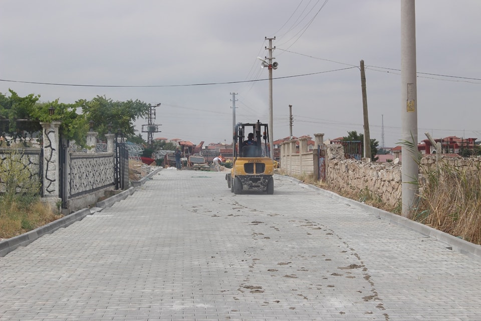 Emirdağ Belediyesi, kilit parke çalışmasına devam ediyor.