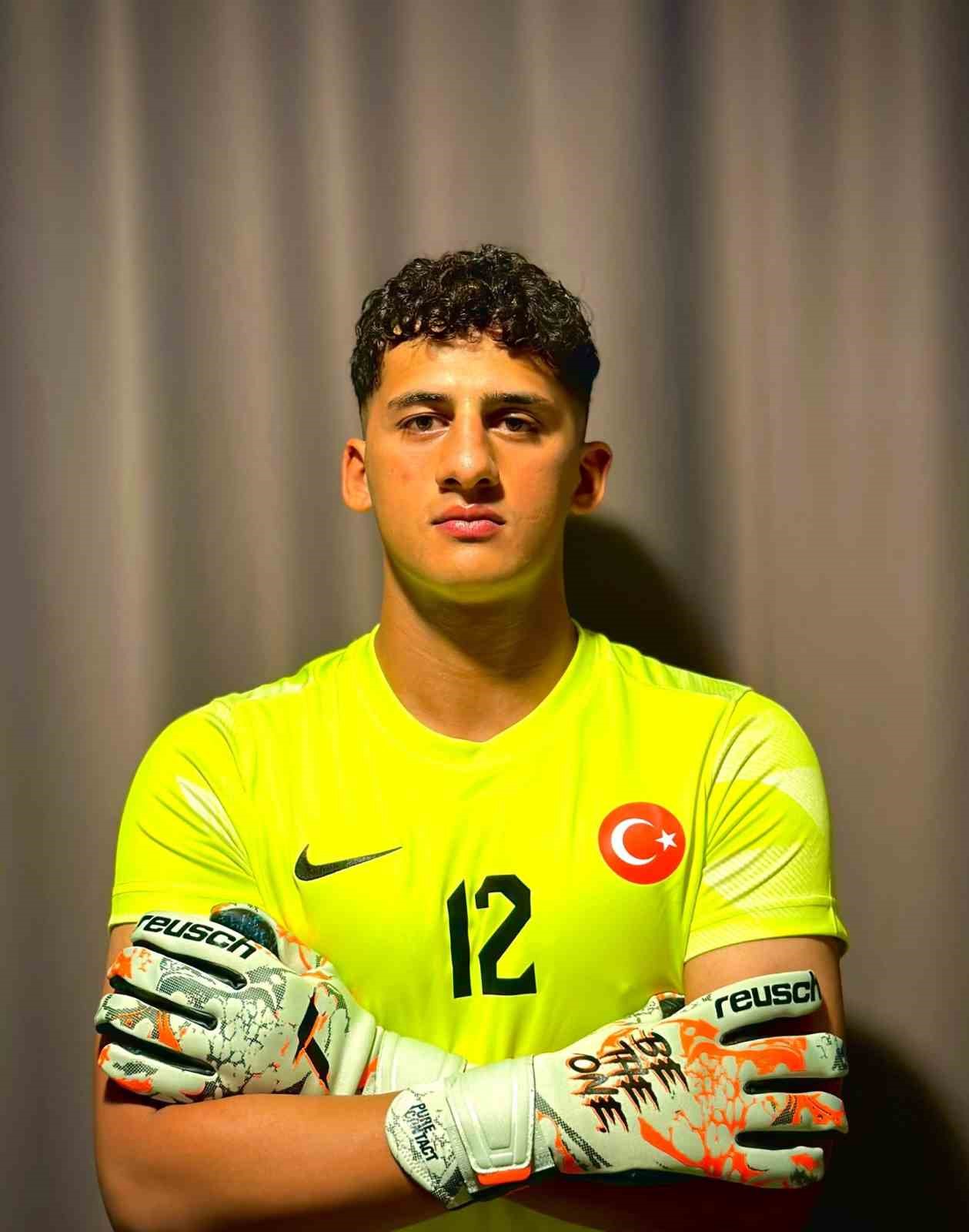 Görme Engelliler Futsal Milli Takımı'na Eskişehir DSİ Kulübü'nün başarılı kalecisi Barış Emre Çölük seçildi.