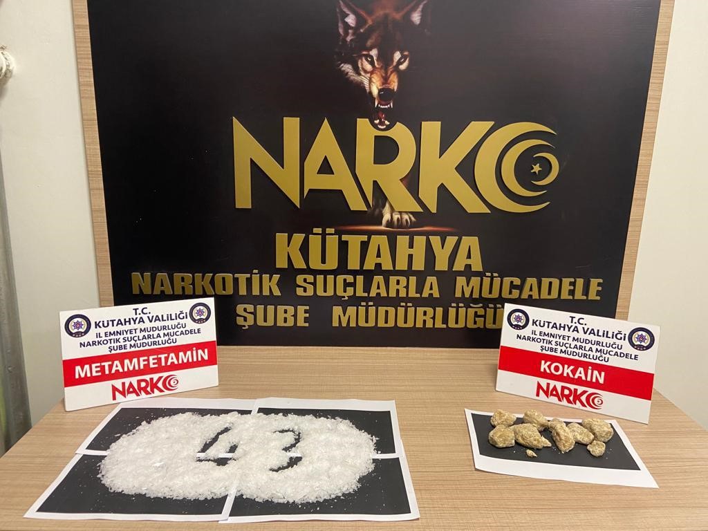 Kütahya'da Polis Uygulamasında Uyuşturucu Ele Geçti.