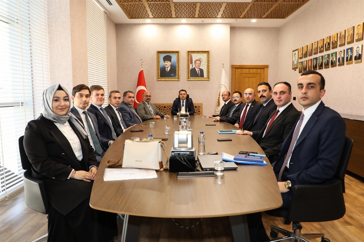 Vali Musa Işın, İlk Toplantısında Halkın Dua ve Rızasına Talip Olduklarını Belirtti