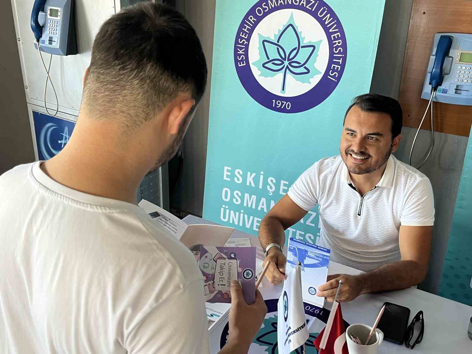 Üniversite öğrencilerine hoş geldin hediyesi veriliyor