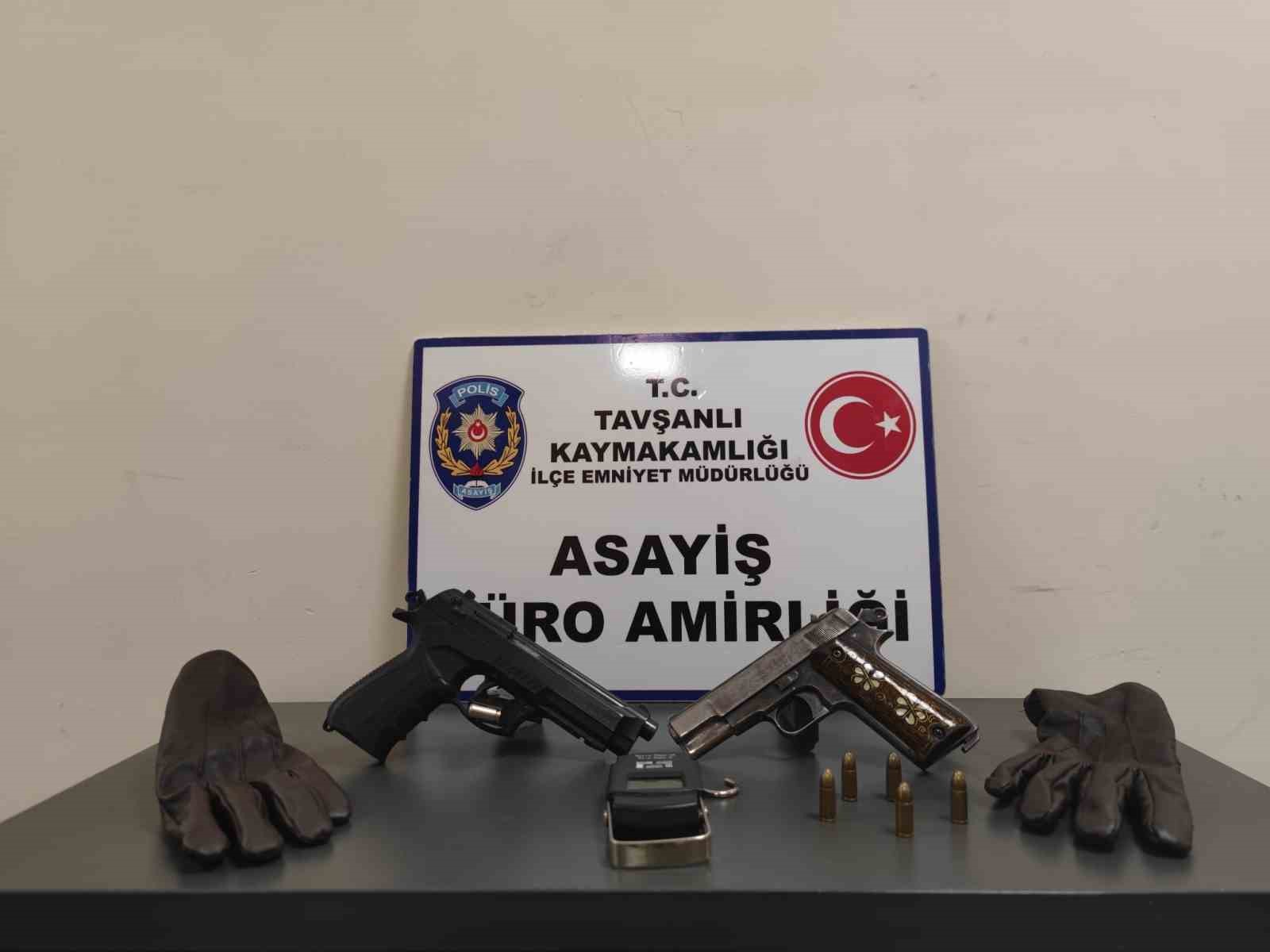 Tavşanlı'da hırsızlık şüphelisi 2 kişi tutuklandı