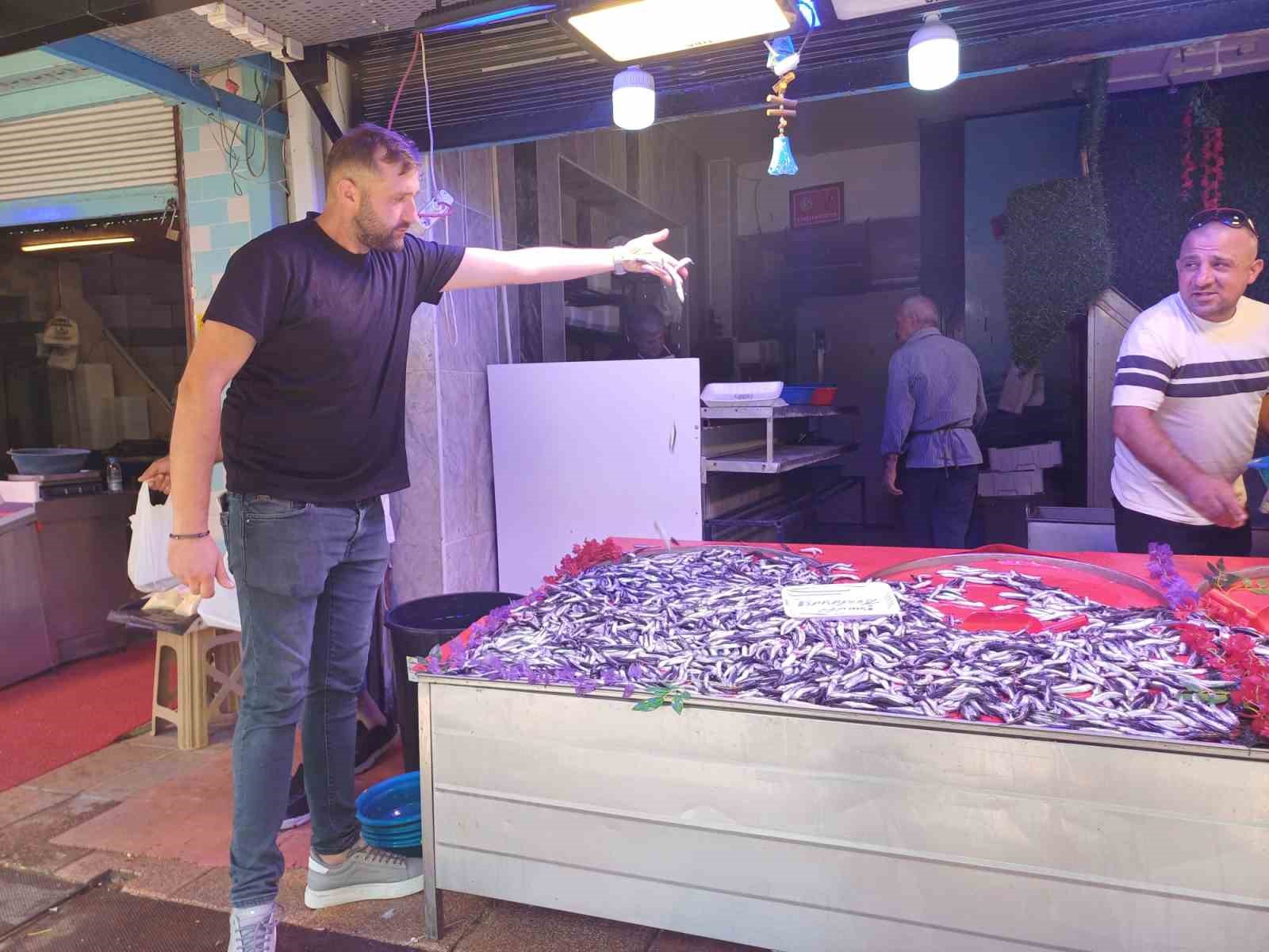 Hamsi Fiyatları Yükseldi, Kilosu 100 Lirayı Geçti.