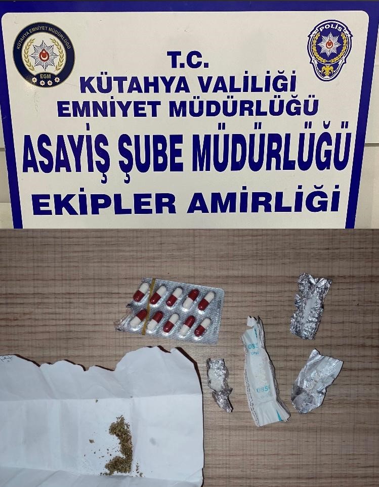 Kütahya'da bekçiler şahsın üzerinde uyuşturucu buldu.