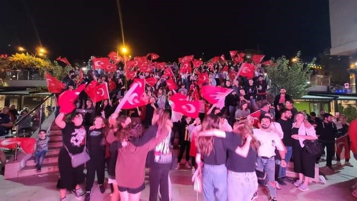 Bilecikli Vatandaşlar Dev Ekranda Finali İzledi