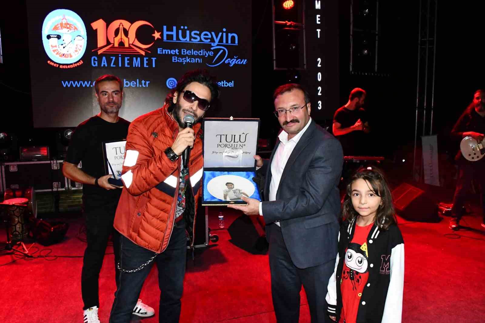 İsmail YK, Emet'te Konser Verdi