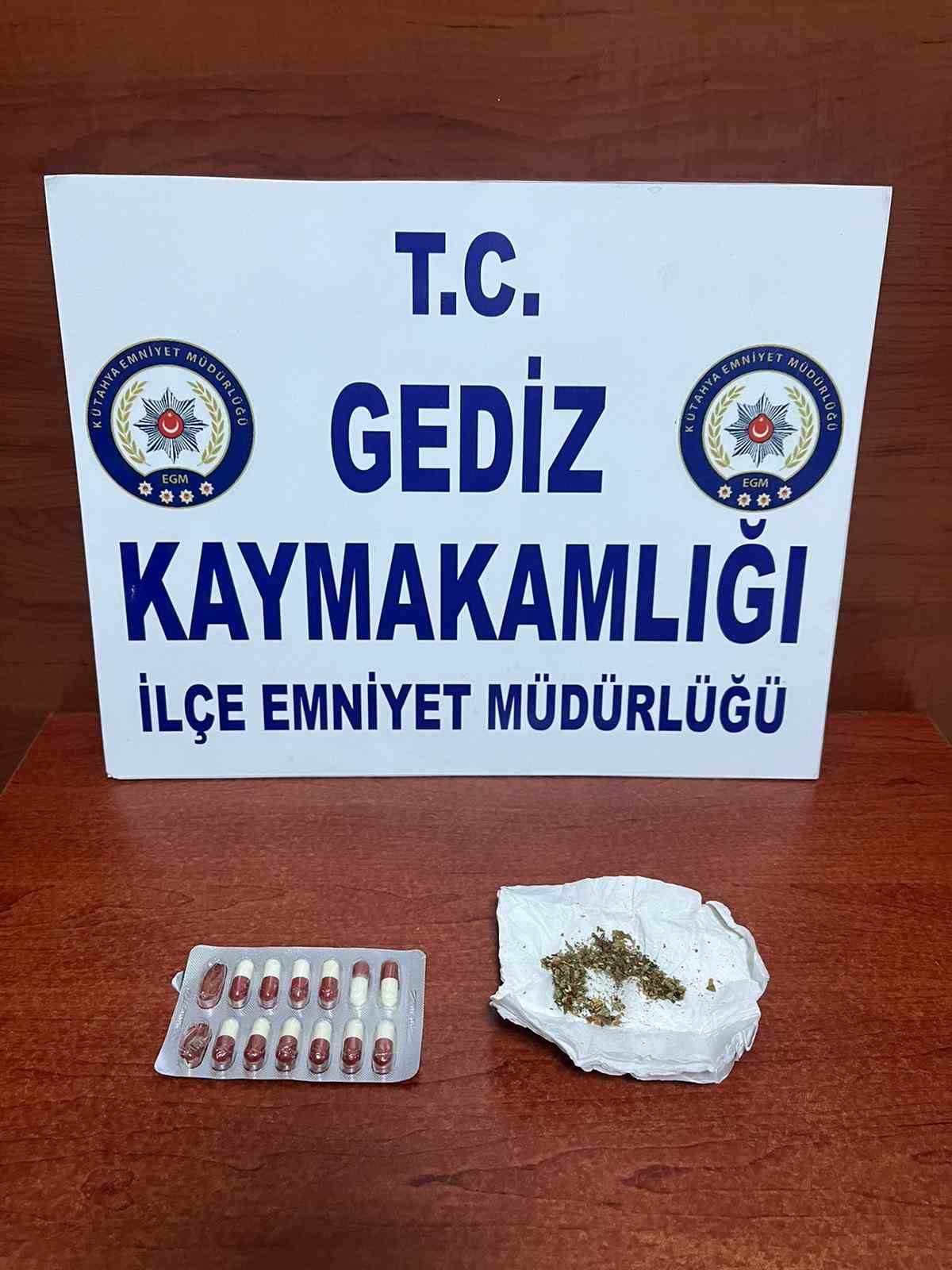 Gediz'de uyuşturucu ele geçirilen şahıs adliyeye çıkarıldı.