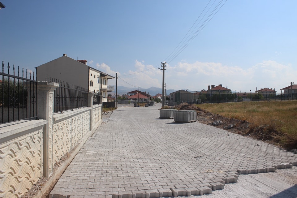 Emirdağ Belediyesi, Aziziye Mahallesinde Kilit Parke Döşeme Çalışmalarına Devam Ediyor
