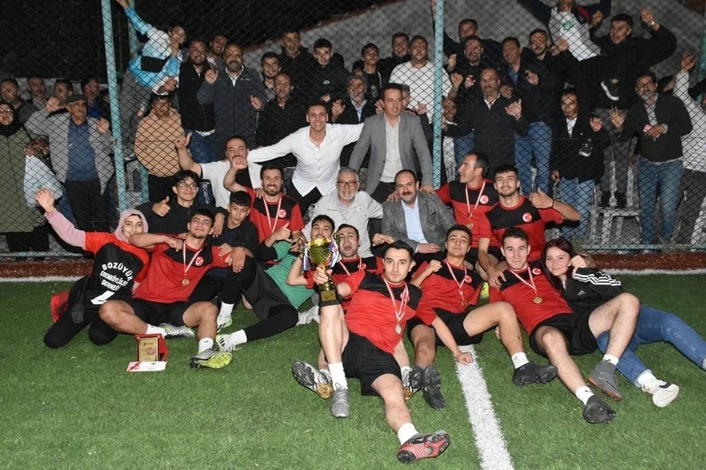 Erenköy, İnönü'deki Futbol Turnuvası'nı Şampiyon Olarak Tamamladı.