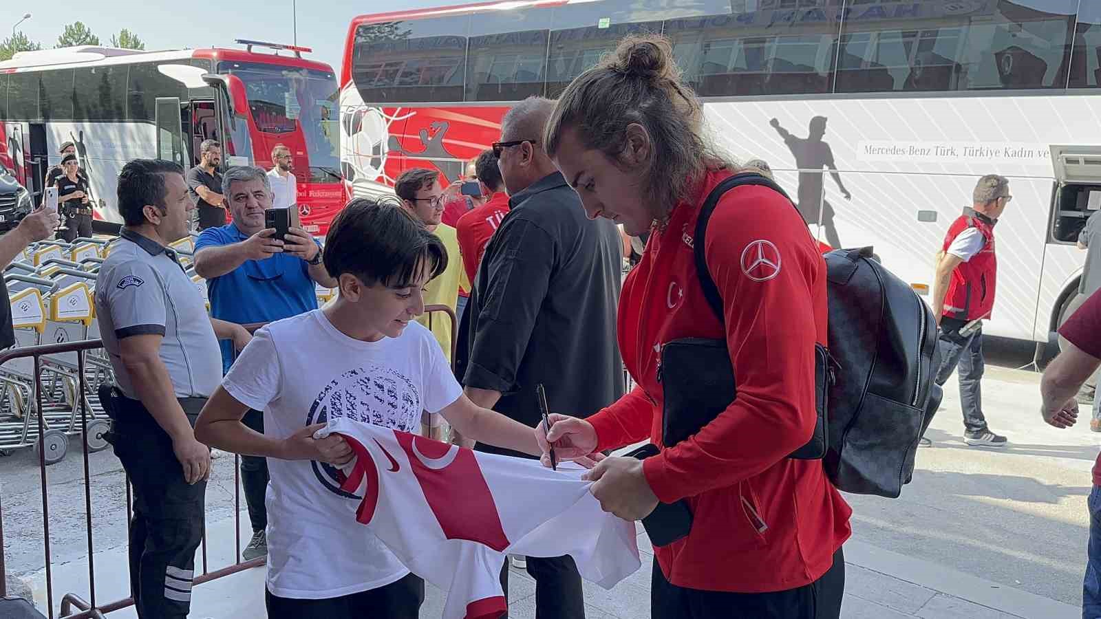 Milli Takım, Japonya Hazırlık Maçı İçin Hollanda'ya Gitti.