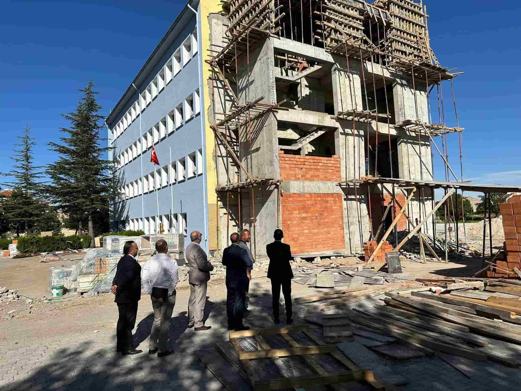 Okullarımızın tadilat ve güçlendirme çalışmaları devam ediyor