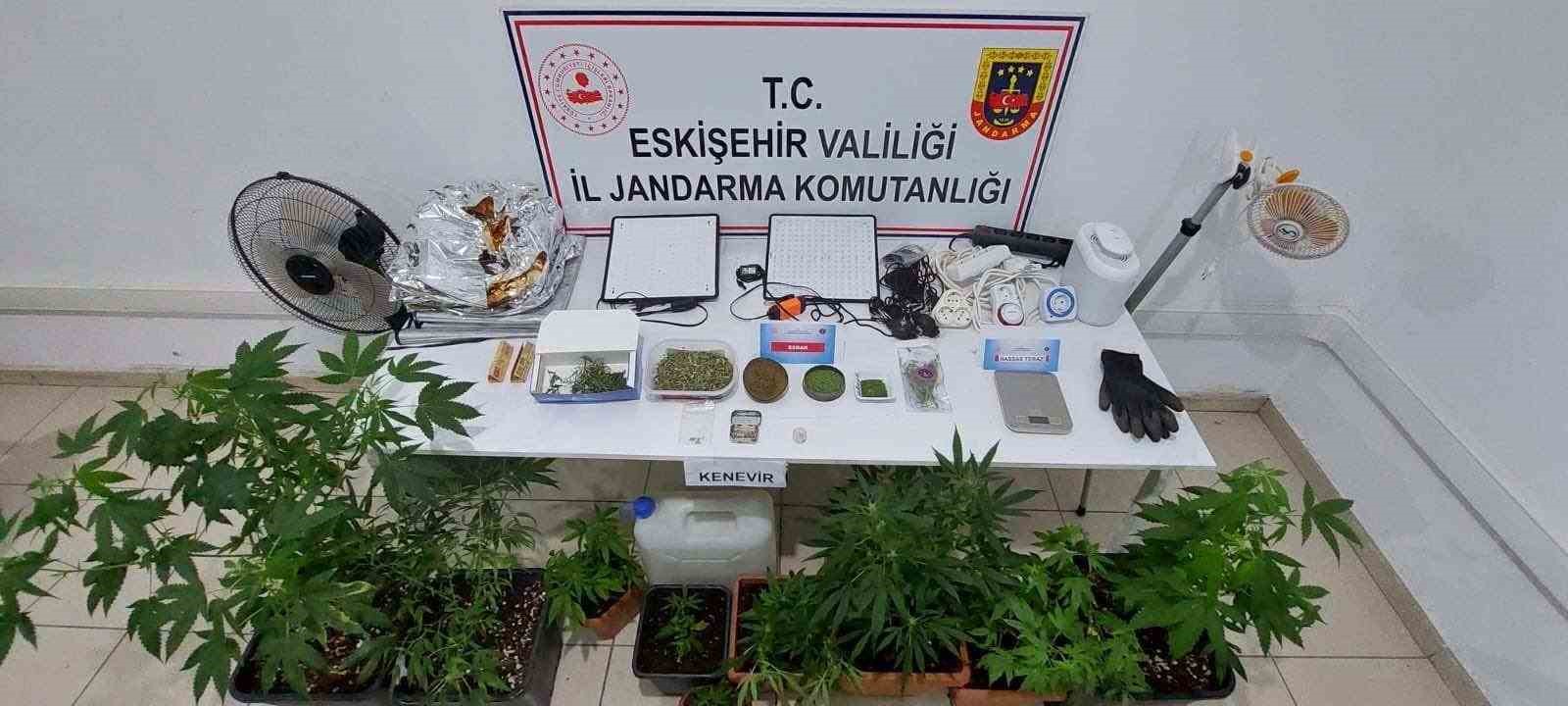 Eskişehir'de Uyuşturucu Operasyonu: 13 Şüpheli Yakalandı