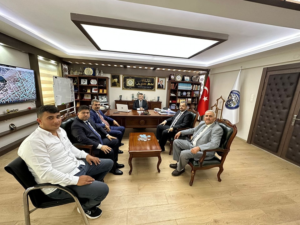 MHP İlçe Başkanı Orbay Divrikli Belediye Başkanı Serkan Koyuncu'yu ziyaret etti.